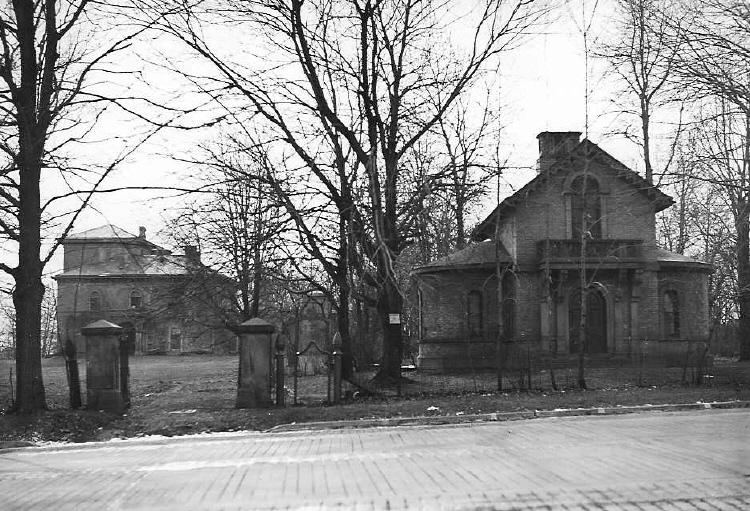 bush 1937 house and gatehouse.jpg